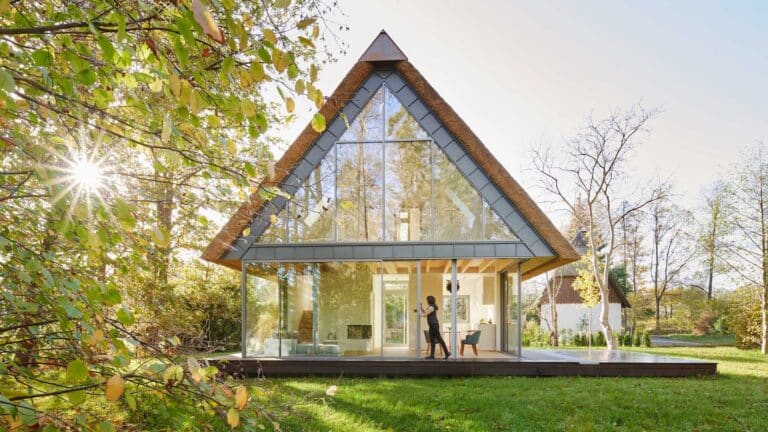 The outside view of a modern home with Solarlux Sliding doors.