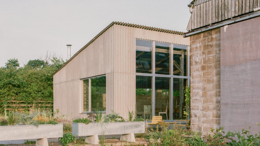 South Barn - VELFAC V200